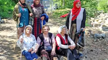 Arılı Vadisi'nde Yola Oturan Kadınlar Bilirkişi Heyetinin Yolunu Kesti