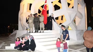 Çanakkale Gazisinin Torunları 15 Temmuz Şehitler Anıtı'nda Nöbet Tuttu