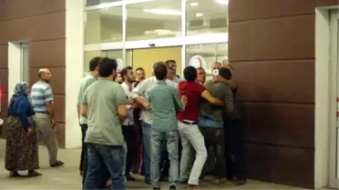 Kavgada Yaralanan 2 Kişinin Yakınları da Hastanede Kavga Etti