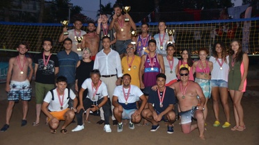 Kemer'de Plaj Voleybolu Turnuvası Düzenlendi