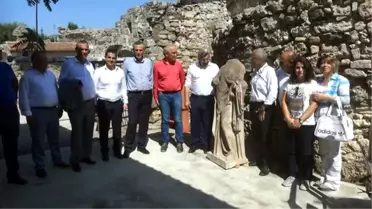Side'de Roma Dönemine Ait Kadın ve Erkek Heykeli Bulundu