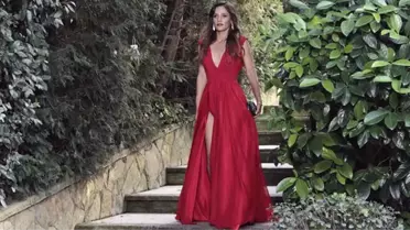 Ateşböceği'nin Nazlı'sı Nilay Deniz Kırmızı Derin Yırtmaçlı Elbisesiyle Nefes Kesti