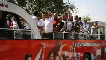 Başpehlivan İsmail Balaban'a Görkemli Karşılama