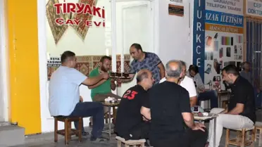 Vatandaş Çay Ocaklarında Yorgunluğunu Atıyor
