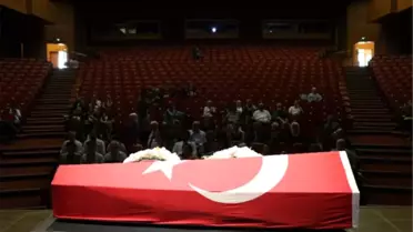 Dostları, 'Şoför Nebahat'ı Son Yolculuğunda Yalnız Bıraktı