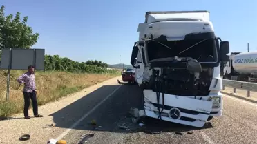 Manisa'da Trafik Kazası: 4 Yaralı