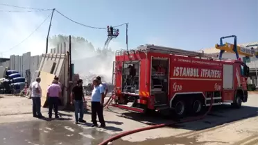 Ataşehir'de Atık Kağıt Deposunda Korkutan Yangın