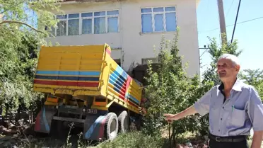 Kütahya'da Freni Patlayan Kamyon Eve Girdi