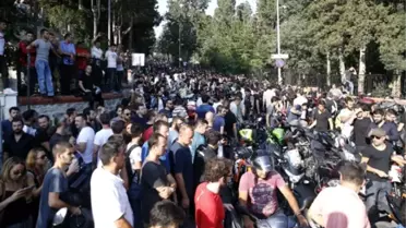 Altın Elbiseli Adam' Uğurlandı