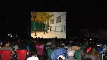 Ekşi Elmalar' Açık Hava Sinemasında