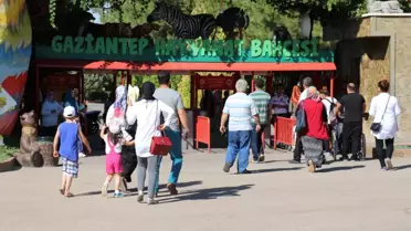 Avrupa'nın En Büyük 3. Hayvanat Bahçesine Ziyaretçi Akını