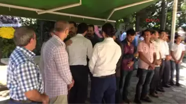 Kocaeli Otomobilin Çarptığı 7 Yaşındaki Ecrin Son Yolculuğuna Uğurlandı