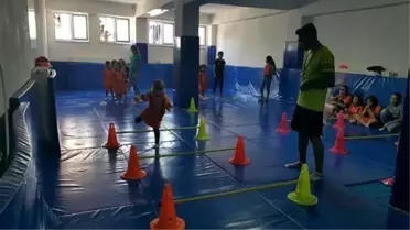 Simav'ın Belde Belediyelerinden Jimnastik Salonuna Malzeme Desteği
