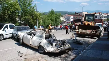 Tır Dorsesinden Düşen Kepçe 6 Aracı Hurdaya Çevirdi