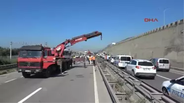 Kocaeli Kum Yüklü Hafriyat Kamyonu Işçi Servisine Çarptı 10 Yaralı