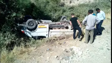 Adıyaman'da Kamyonet Devrildi