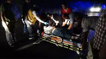 Dha Yurt - Seyir Halindeki Otomobilden Atlayan Genç Kız Ağır Yaralandı