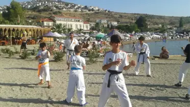 Karate Antrenmanı Denizde Sona Erdi