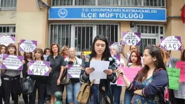 Kadınların Müftülük Önünde 'Nikah Kıyma' Protestosu