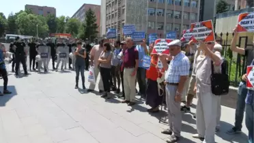 MEB Önünde 'Ensar Vakfı' Tepkisi