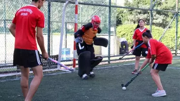 Muratpaşa'dan Çim Hokeyi Kursu