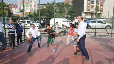 Bakan Bak, Çocuklarla Basketbol Maçı Yaptı