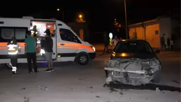 Kavşaktaki Kaza Ucuz Atlatıldı: 2 Yaralı