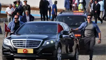 Cumhurbaşkanı Erdoğan'ın Makam Aracı Önünde İzdiham