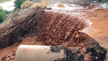 Aşırı Yağış Tarları Vurdu, Yolları Tahrip Etti
