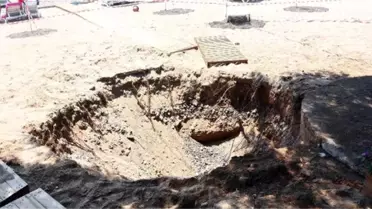 Bodrum'daki Depremin Ardından Korkutan Görüntü! Halk Plajında Çukur Açıldı