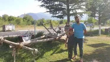 50 Yıllık 'Kağnı Arabaları' ile Dekor Edilen İş Yeri İlgi Odağı