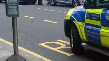 Londra'da Belediye Otobüsü Dükkana Girdi
