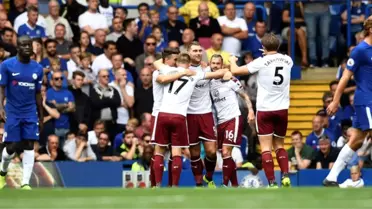Son Şampiyon Chelsea, Sezonun İlk Maçında Evinde Burnley'e 3-2 Yenildi