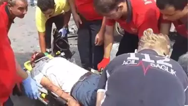 Tır'a Çarpan Kamyonette Sıkışan Sürücüyü Cankur Kurtardı