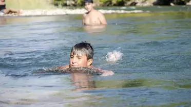 Munzur Çayı'nda Yüzme Keyfi