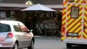 Fransa'da Bir Araç, Pizzacı Dükkanına Daldı (2)