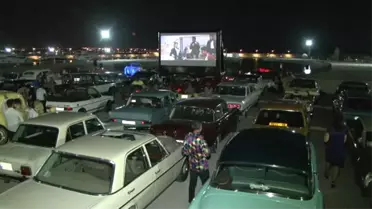 Klasik Araba İçinde Açık Hava Sinema Keyfi