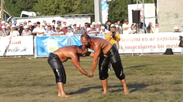Kurtdereli Güreşlerinde Altın Kemer Orhan Okulu'nun