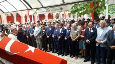 Şehit Nişanlısının Tabutunu Omzunda Taşıdı, Asker Selamıyla Uğurladı
