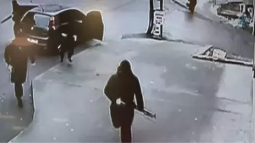 Süpermarketi Soyan Hırsızları Fark Eden Vatandaşlardan Taşlı Sopalı Müdahale
