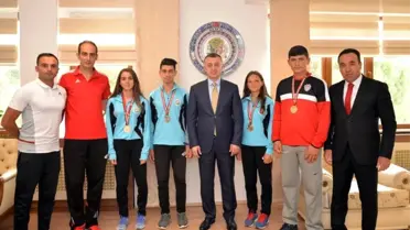Vali Büyükakın Başarılı Atletlerde Bir Araya Geldi