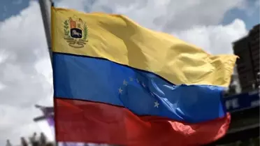 Venezuela'da Bazı Askerler Sınırı Geçip Yardım Talep Etti