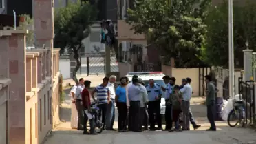 Adana'da Baba ve Oğlu, Ezan Okuyup Namaz Kılan Vatandaşları Darp Etti