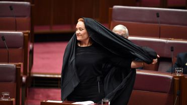 Avustralyalı Senatörden Çirkin Protesto