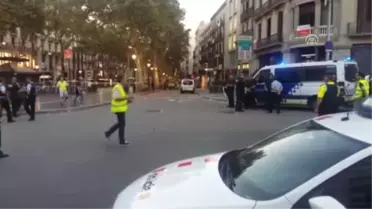 İspanya'da Minibüs Kalabalığın Arasına Daldı (3)