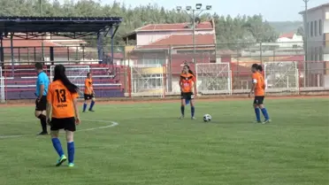 Genç Kızların Futbol Maçına Hakem Atamayı Unuttular