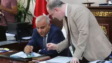Vali Murat Zorluoğlu'ndan Tuşba Belediyesi'ne Ziyaret