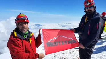 Gazeteciler 5 Bin 40 Metrelik Kazbek'in Zirvesinde