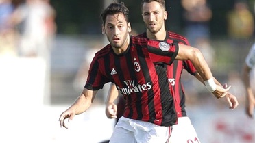 Hakan Çalhanoğlu'lu Milan Deplasmanda Farklı Kazandı