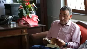 Başkan Süleyman Özkan, Milletvekili Mustafa Şükrü Nazlı'ya Kitap Hediye Etti